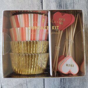 NWT - Meri Meri Heart Cupcake Set 48 cases & 24 Toppers Hearts XOXO Love Kiss Me